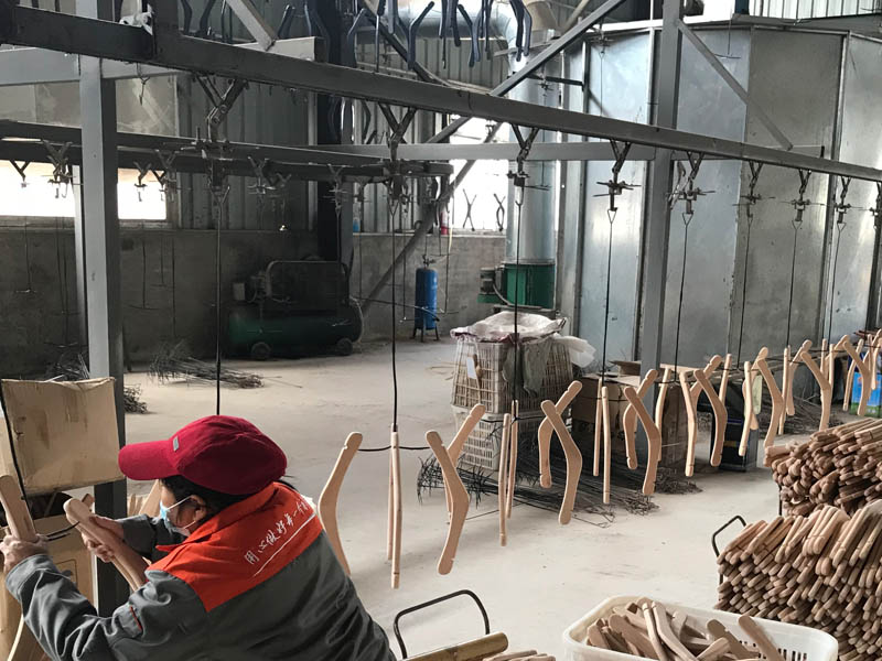 欢迎光临888集团衣架厂油漆区照片素材42.jpg